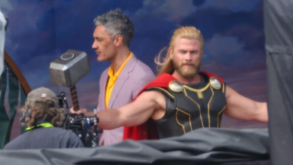 Liam Hemsworth jako falešný bůh hromu v Thorovi 4